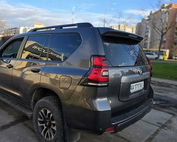 Серый Тойота Ленд Крузер Прадо, объемом двигателя 2.7 л и пробегом 171 тыс. км за 29500 $, фото 4 на Automoto.ua