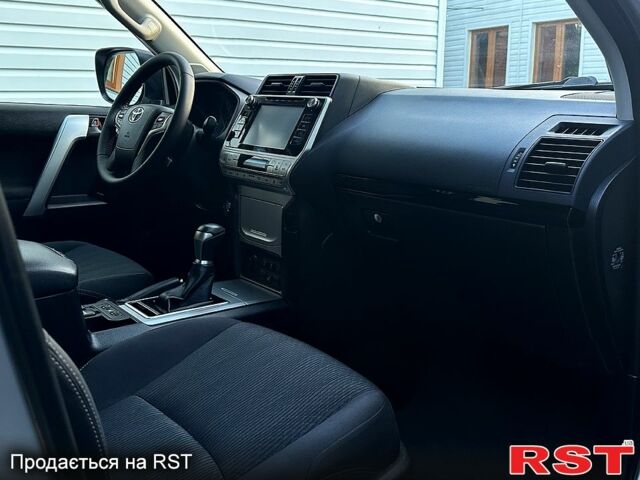 Серый Тойота Ленд Крузер Прадо, объемом двигателя 2.8 л и пробегом 139 тыс. км за 35900 $, фото 3 на Automoto.ua