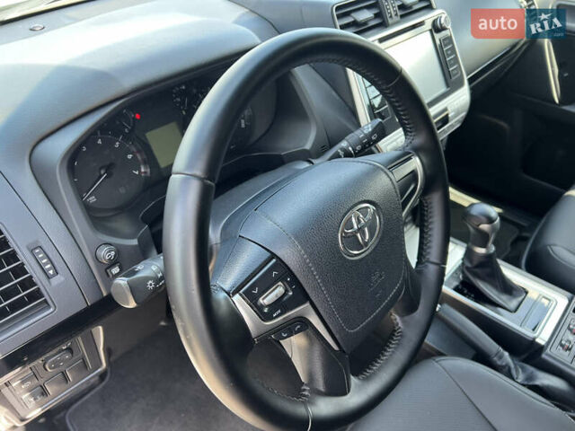 Сірий Тойота Ленд Крузер Прадо, об'ємом двигуна 4 л та пробігом 118 тис. км за 37500 $, фото 27 на Automoto.ua