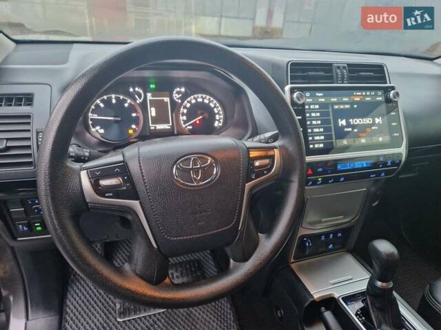 Серый Тойота Ленд Крузер Прадо, объемом двигателя 2.8 л и пробегом 260 тыс. км за 39800 $, фото 27 на Automoto.ua