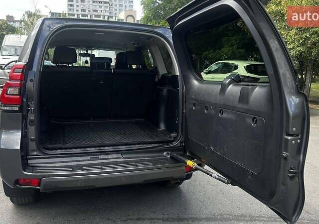 Серый Тойота Ленд Крузер Прадо, объемом двигателя 2.76 л и пробегом 111 тыс. км за 42000 $, фото 4 на Automoto.ua