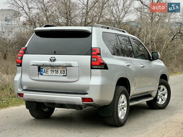 Серый Тойота Ленд Крузер Прадо, объемом двигателя 3.96 л и пробегом 64 тыс. км за 42900 $, фото 1 на Automoto.ua