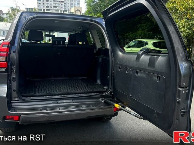 Серый Тойота Ленд Крузер Прадо, объемом двигателя 2.8 л и пробегом 111 тыс. км за 41500 $, фото 8 на Automoto.ua