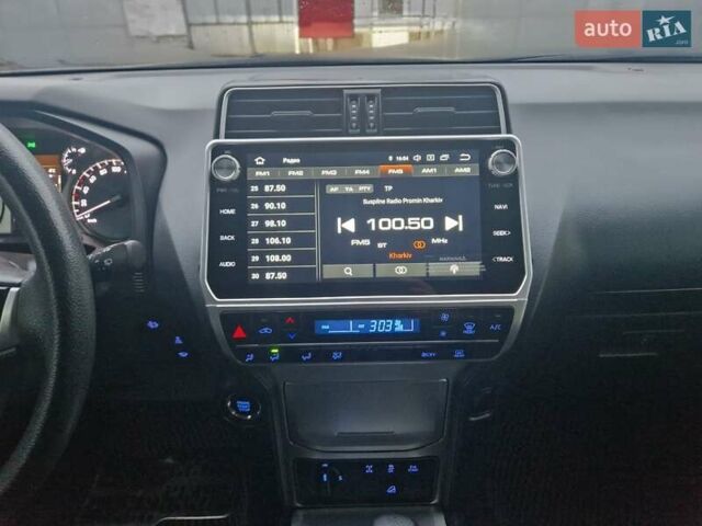 Серый Тойота Ленд Крузер Прадо, объемом двигателя 2.8 л и пробегом 260 тыс. км за 39800 $, фото 19 на Automoto.ua