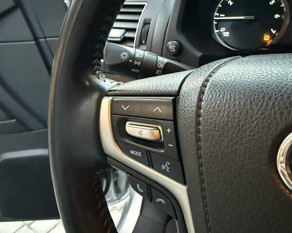 Серый Тойота Ленд Крузер Прадо, объемом двигателя 4 л и пробегом 91 тыс. км за 43500 $, фото 80 на Automoto.ua