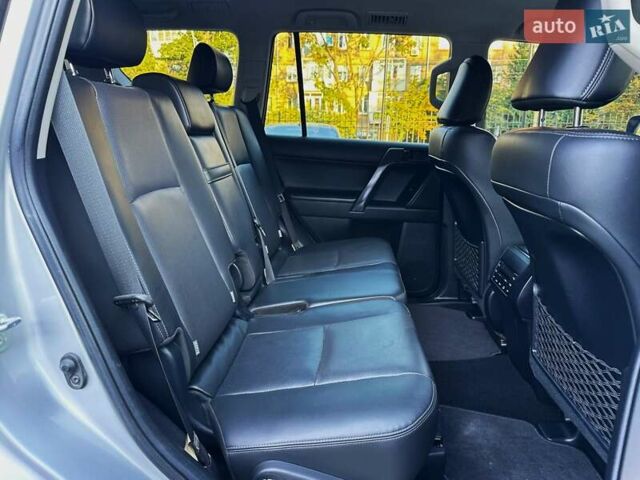 Тойота Ленд Крузер Прадо 2020 в Киеве на Automoto.ua Серый Тойота Ленд Крузер Прадо, объемом двигателя 2.76 л и пробегом 28 тыс. км за 43499 $, фото 26 на Automoto.ua