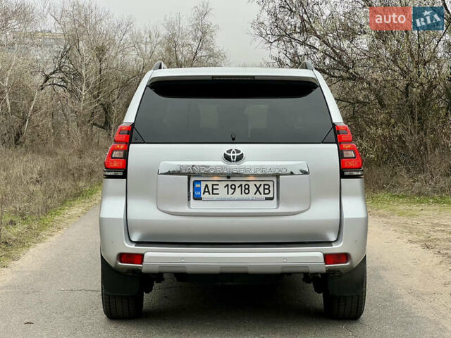 Серый Тойота Ленд Крузер Прадо, объемом двигателя 3.96 л и пробегом 64 тыс. км за 42900 $, фото 4 на Automoto.ua