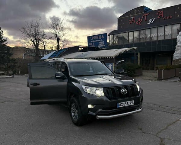 Сірий Тойота Ленд Крузер Прадо, об'ємом двигуна 2.8 л та пробігом 261 тис. км за 37999 $, фото 23 на Automoto.ua