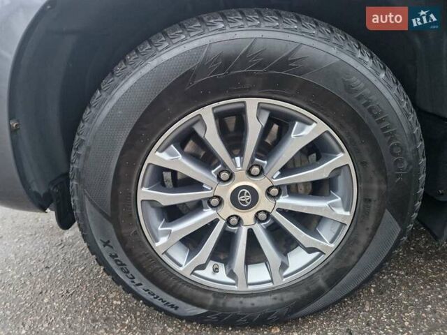 Серый Тойота Ленд Крузер Прадо, объемом двигателя 2.8 л и пробегом 260 тыс. км за 39800 $, фото 23 на Automoto.ua