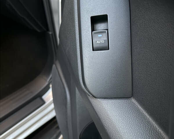 Серый Тойота Ленд Крузер Прадо, объемом двигателя 4 л и пробегом 91 тыс. км за 43500 $, фото 111 на Automoto.ua