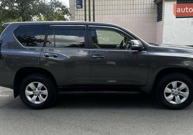 Серый Тойота Ленд Крузер Прадо, объемом двигателя 2.76 л и пробегом 111 тыс. км за 42000 $, фото 2 на Automoto.ua