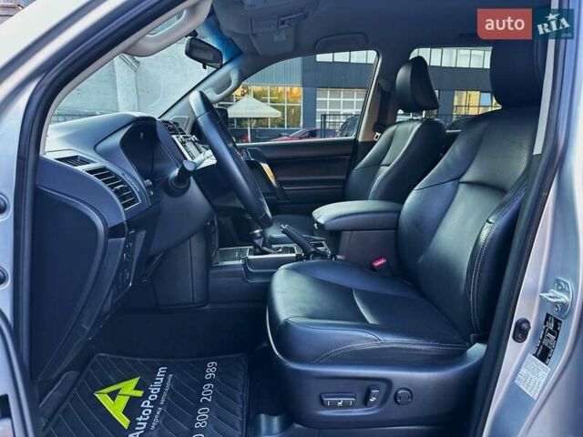 Тойота Ленд Крузер Прадо 2020 в Киеве на Automoto.ua Серый Тойота Ленд Крузер Прадо, объемом двигателя 2.76 л и пробегом 28 тыс. км за 43499 $, фото 20 на Automoto.ua