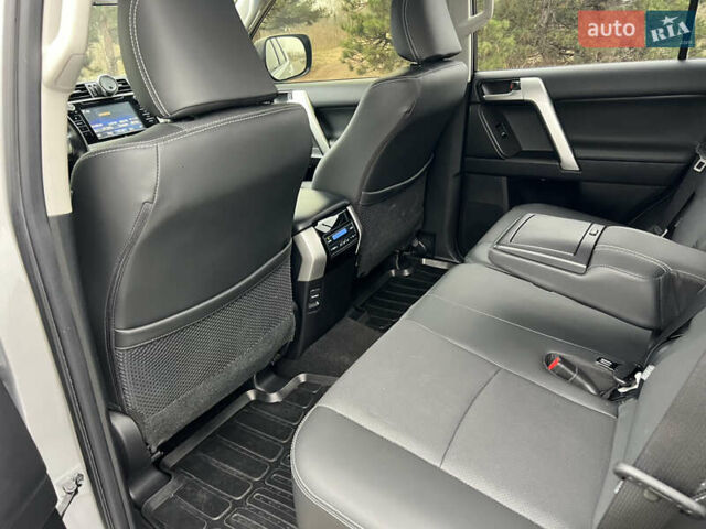 Серый Тойота Ленд Крузер Прадо, объемом двигателя 3.96 л и пробегом 64 тыс. км за 42900 $, фото 21 на Automoto.ua