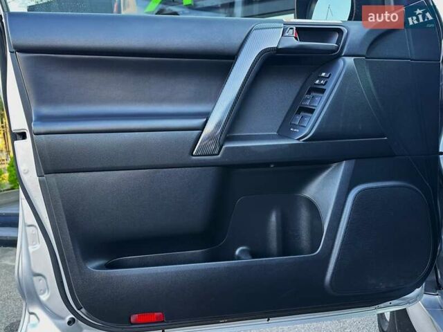 Тойота Ленд Крузер Прадо 2020 в Киеве на Automoto.ua Серый Тойота Ленд Крузер Прадо, объемом двигателя 2.76 л и пробегом 28 тыс. км за 43499 $, фото 19 на Automoto.ua