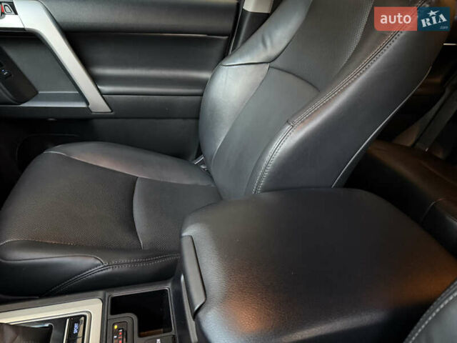 Серый Тойота Ленд Крузер Прадо, объемом двигателя 4 л и пробегом 91 тыс. км за 43500 $, фото 73 на Automoto.ua