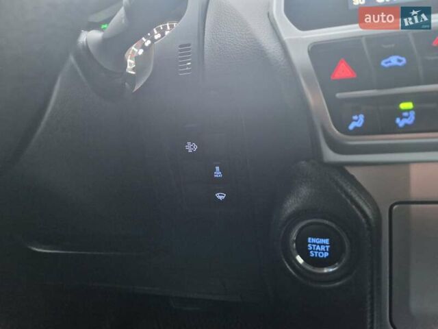 Серый Тойота Ленд Крузер Прадо, объемом двигателя 2.8 л и пробегом 260 тыс. км за 39800 $, фото 17 на Automoto.ua