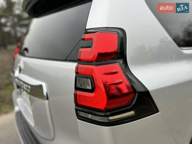 Серый Тойота Ленд Крузер Прадо, объемом двигателя 3.96 л и пробегом 64 тыс. км за 42900 $, фото 26 на Automoto.ua