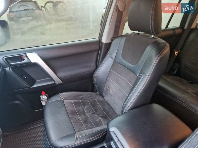 Серый Тойота Ленд Крузер Прадо, объемом двигателя 2.8 л и пробегом 260 тыс. км за 39800 $, фото 30 на Automoto.ua