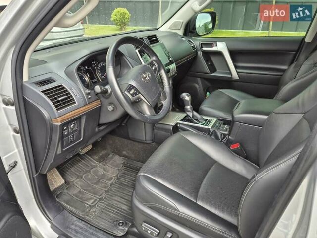 Серый Тойота Ленд Крузер Прадо, объемом двигателя 3.96 л и пробегом 25 тыс. км за 48500 $, фото 10 на Automoto.ua