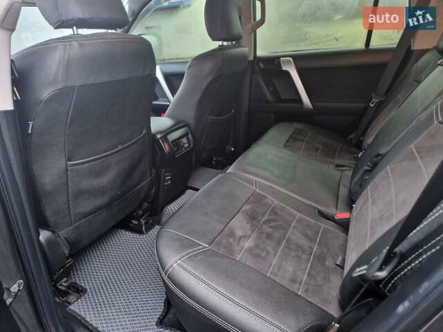Серый Тойота Ленд Крузер Прадо, объемом двигателя 2.8 л и пробегом 260 тыс. км за 39800 $, фото 31 на Automoto.ua