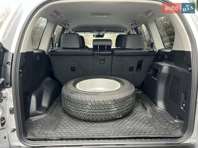 Серый Тойота Ленд Крузер Прадо, объемом двигателя 3.96 л и пробегом 64 тыс. км за 42900 $, фото 22 на Automoto.ua