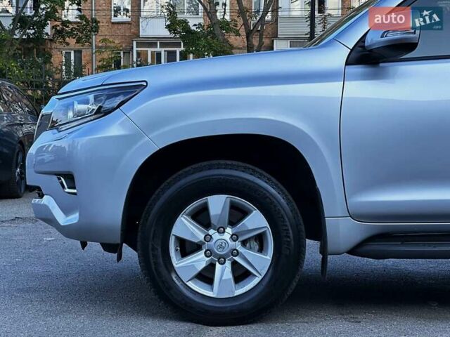 Тойота Ленд Крузер Прадо 2020 в Киеве на Automoto.ua Серый Тойота Ленд Крузер Прадо, объемом двигателя 2.76 л и пробегом 28 тыс. км за 43499 $, фото 9 на Automoto.ua