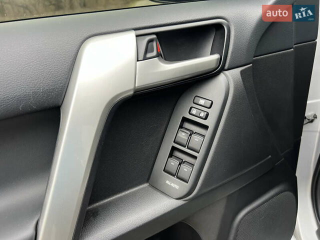 Серый Тойота Ленд Крузер Прадо, объемом двигателя 3.96 л и пробегом 64 тыс. км за 42900 $, фото 13 на Automoto.ua