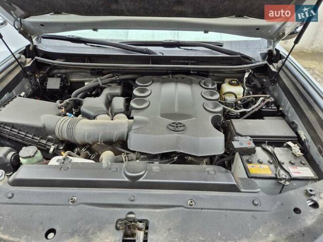 Серый Тойота Ленд Крузер Прадо, объемом двигателя 3.96 л и пробегом 25 тыс. км за 48500 $, фото 15 на Automoto.ua