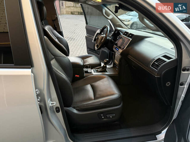 Серый Тойота Ленд Крузер Прадо, объемом двигателя 4 л и пробегом 91 тыс. км за 43500 $, фото 105 на Automoto.ua