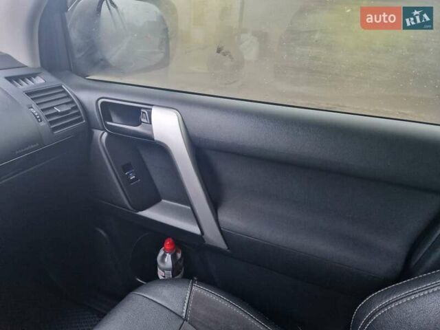 Серый Тойота Ленд Крузер Прадо, объемом двигателя 2.8 л и пробегом 260 тыс. км за 39800 $, фото 16 на Automoto.ua