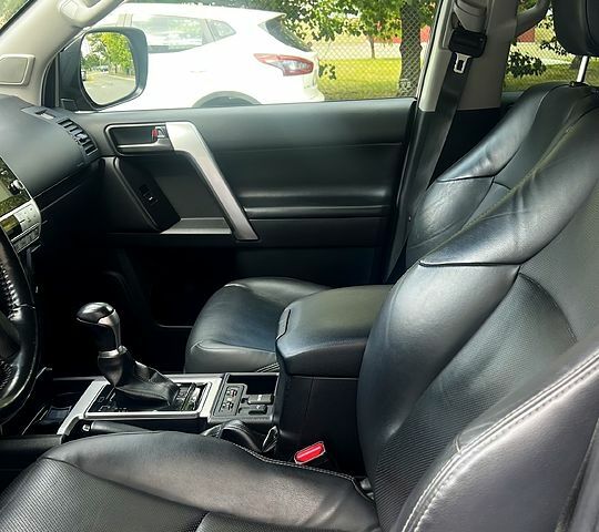 Серый Тойота Ленд Крузер Прадо, объемом двигателя 2.8 л и пробегом 111 тыс. км за 41500 $, фото 5 на Automoto.ua