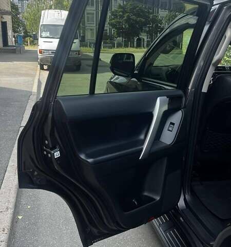 Серый Тойота Ленд Крузер Прадо, объемом двигателя 2.76 л и пробегом 111 тыс. км за 42000 $, фото 11 на Automoto.ua