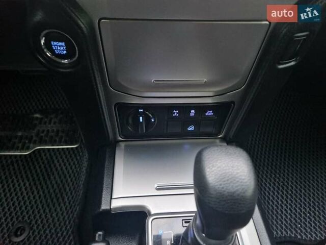 Серый Тойота Ленд Крузер Прадо, объемом двигателя 2.8 л и пробегом 260 тыс. км за 39800 $, фото 18 на Automoto.ua