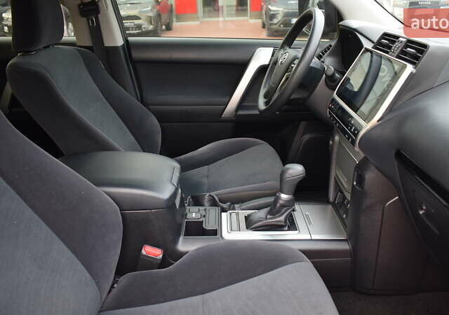 Серый Тойота Ленд Крузер Прадо, объемом двигателя 2.76 л и пробегом 92 тыс. км за 38300 $, фото 5 на Automoto.ua