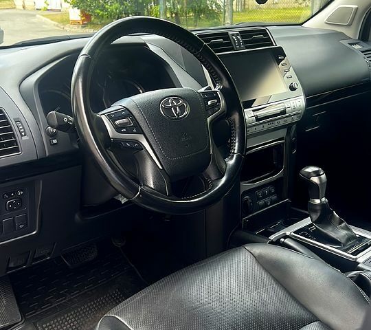 Серый Тойота Ленд Крузер Прадо, объемом двигателя 2.8 л и пробегом 111 тыс. км за 41500 $, фото 4 на Automoto.ua