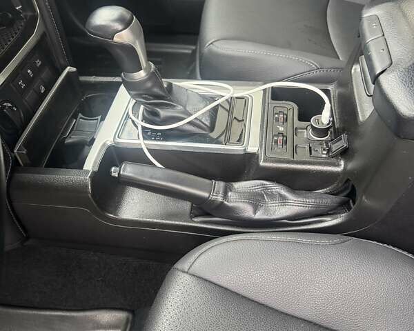 Сірий Тойота Ленд Крузер Прадо, об'ємом двигуна 3.96 л та пробігом 110 тис. км за 35500 $, фото 10 на Automoto.ua