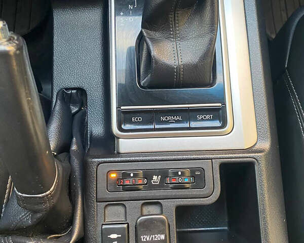 Серый Тойота Ленд Крузер Прадо, объемом двигателя 3.96 л и пробегом 60 тыс. км за 45000 $, фото 4 на Automoto.ua