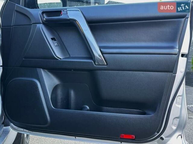 Тойота Ленд Крузер Прадо 2020 в Киеве на Automoto.ua Серый Тойота Ленд Крузер Прадо, объемом двигателя 2.76 л и пробегом 28 тыс. км за 43499 $, фото 23 на Automoto.ua