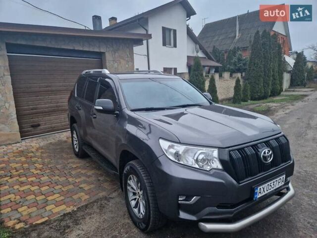 Серый Тойота Ленд Крузер Прадо, объемом двигателя 2.8 л и пробегом 260 тыс. км за 39800 $, фото 1 на Automoto.ua