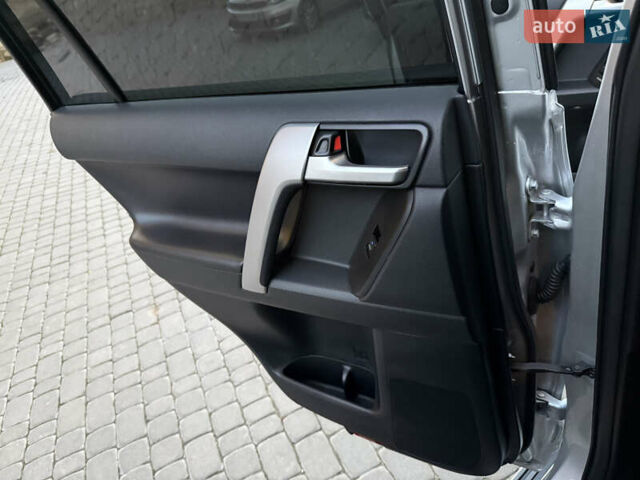 Серый Тойота Ленд Крузер Прадо, объемом двигателя 4 л и пробегом 91 тыс. км за 43500 $, фото 97 на Automoto.ua