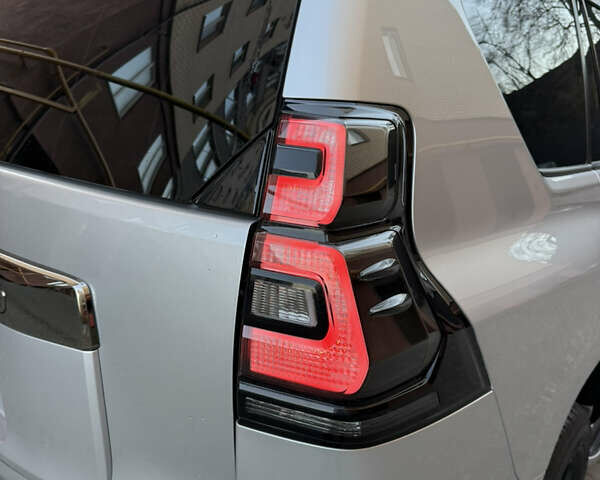 Серый Тойота Ленд Крузер Прадо, объемом двигателя 4 л и пробегом 91 тыс. км за 43500 $, фото 28 на Automoto.ua