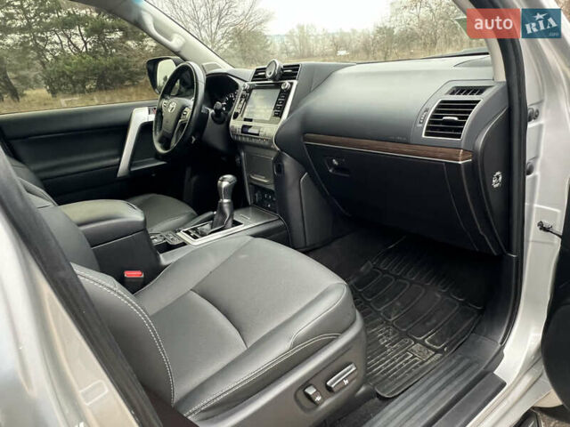 Серый Тойота Ленд Крузер Прадо, объемом двигателя 3.96 л и пробегом 64 тыс. км за 42900 $, фото 20 на Automoto.ua