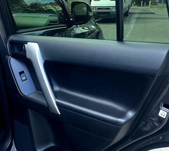 Серый Тойота Ленд Крузер Прадо, объемом двигателя 2.8 л и пробегом 111 тыс. км за 41500 $, фото 3 на Automoto.ua