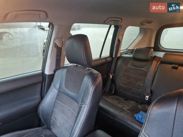 Серый Тойота Ленд Крузер Прадо, объемом двигателя 2.8 л и пробегом 260 тыс. км за 39800 $, фото 29 на Automoto.ua