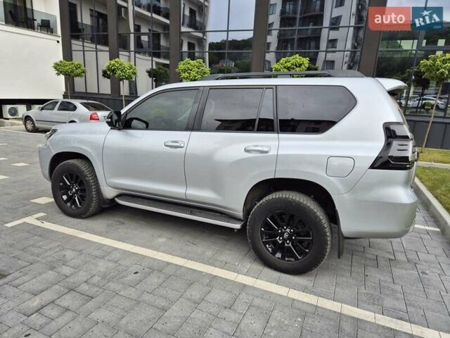 Серый Тойота Ленд Крузер Прадо, объемом двигателя 3.96 л и пробегом 25 тыс. км за 48500 $, фото 1 на Automoto.ua