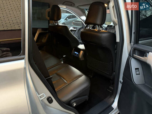 Серый Тойота Ленд Крузер Прадо, объемом двигателя 4 л и пробегом 91 тыс. км за 43500 $, фото 100 на Automoto.ua