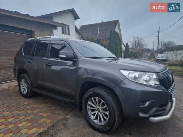 Серый Тойота Ленд Крузер Прадо, объемом двигателя 2.8 л и пробегом 260 тыс. км за 39800 $, фото 5 на Automoto.ua