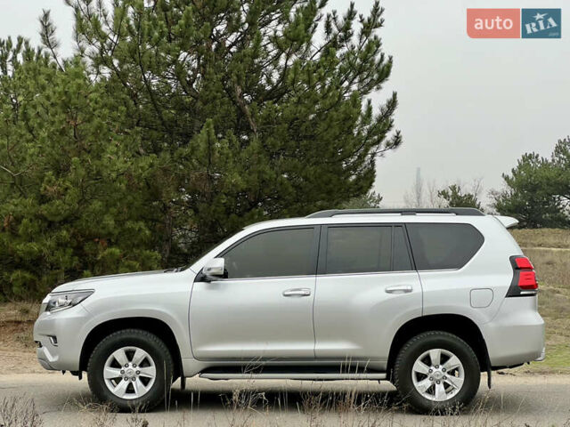 Серый Тойота Ленд Крузер Прадо, объемом двигателя 3.96 л и пробегом 64 тыс. км за 42900 $, фото 3 на Automoto.ua