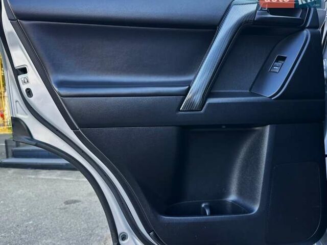 Тойота Ленд Крузер Прадо 2020 в Киеве на Automoto.ua Серый Тойота Ленд Крузер Прадо, объемом двигателя 2.76 л и пробегом 28 тыс. км за 43499 $, фото 21 на Automoto.ua