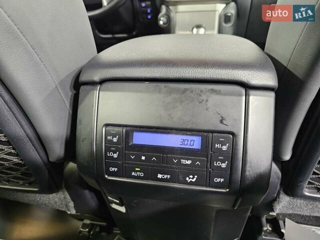 Серый Тойота Ленд Крузер Прадо, объемом двигателя 2.76 л и пробегом 76 тыс. км за 41999 $, фото 12 на Automoto.ua